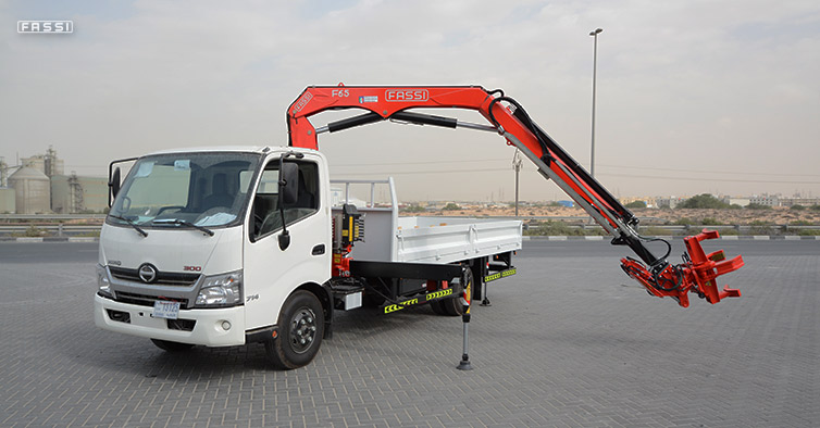 hino 300 gắn cẩu
