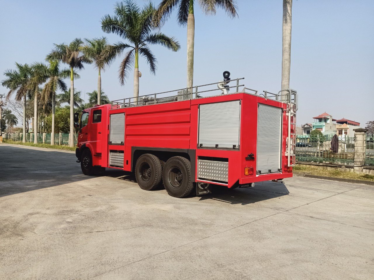 fm_cha_chy xe cứu hỏa 10 khối và 600 lit foam | Xe tải Hino HCM